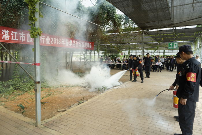 _DSC7197-7活动大棚内另一场消防演练现场.jpg